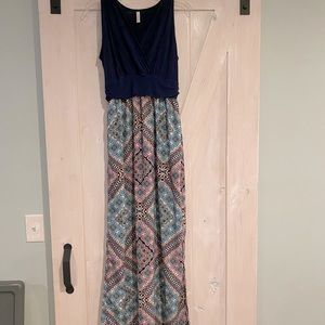 Gilli size large long maxi dress